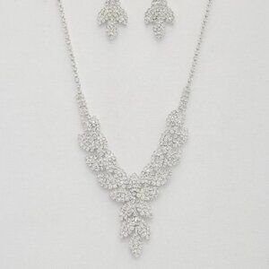 Leaf Pattern Crystal Necklace